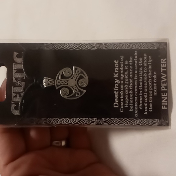 Pewter Celtic knot adjustable necklace long or collar necklace. - Picture 3 of 6